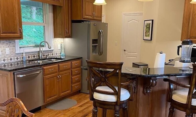 Guntersville Casa | Luxury Waterfront 3BD Paradise-Guntersville AL