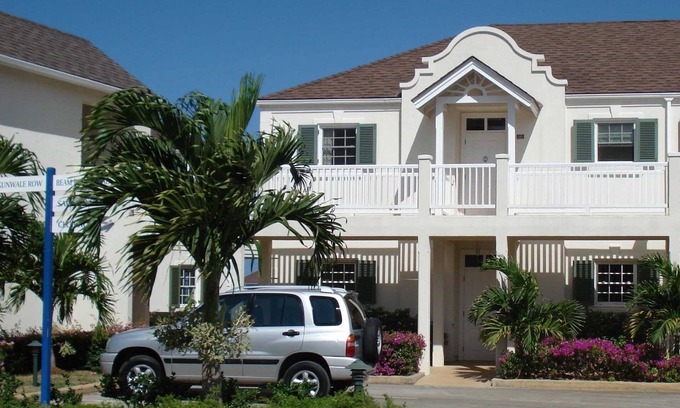 Speightstown Apartamento | De lujo West Coast 2 Bed Apt, vistas panorámicas al mar. Piscina infinita, jacuzzi, gimnasio