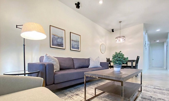 Westchase Apartamento | Luxury Westchase Living with Private Garage