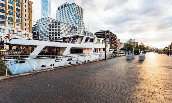 Canary Wharf Alquiler De Eote | Luxury Yacht