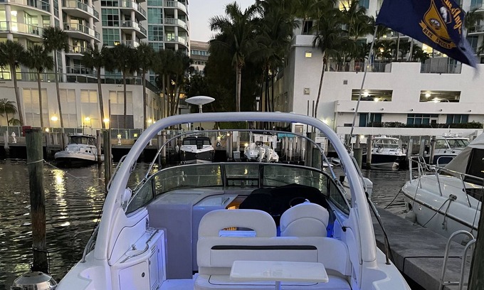 Aventura Alquiler De Eote | luxury yacht, romantic and moom night in averntura.