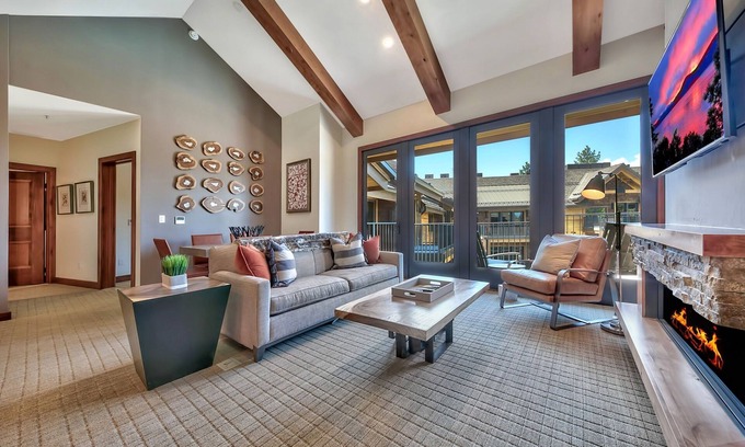 Lakeside Park Condominio | LuxuryÂ 3br Steps From Heavenly Village & Gondola 3 Bedroom Condo by RedAwning