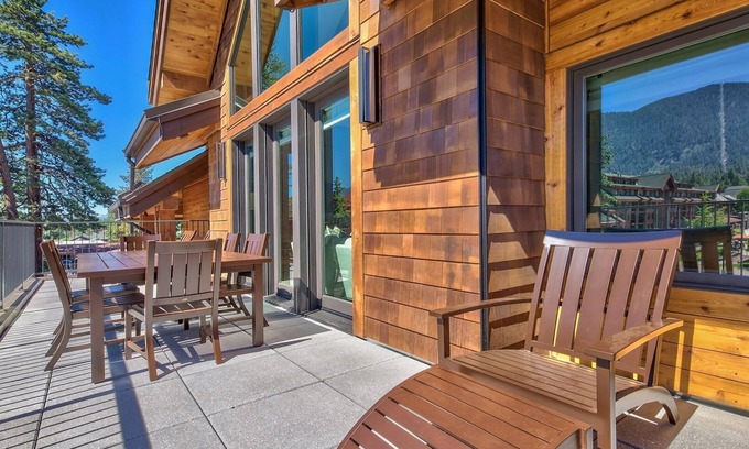 Lakeside Park Condominio | LuxuryÂ 4br Steps From Heavenly Village & Gondola 4 Bedroom Condo by RedAwning