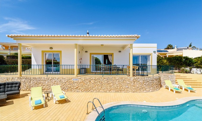 Luz Villa | Luz - Villa privada de 3 dormitorios con vistas al mar, piscina privada climatizada y WiFi gratis