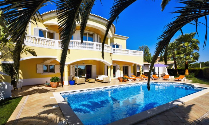 Praia da Luz Villa | LAGOS, LUZ - 10 x 5M, opción de calor de piscina, AIRE ACONDICIONADO / CALEFACCIÓN, WIFI GRATUITO, TV SAT
