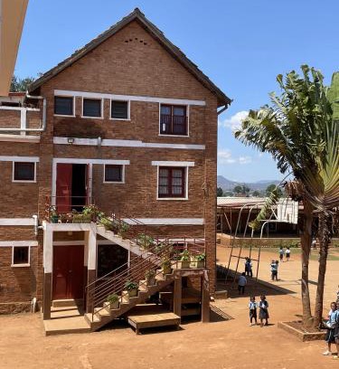 Antsirabe Casa | Lycée Picot de Clorivière dont les revenus financent l'éducation des élèves