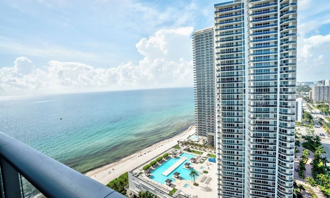 Hollywood South Central Beach Apartamento | Lyfe Residence Building - Private apts over the beach