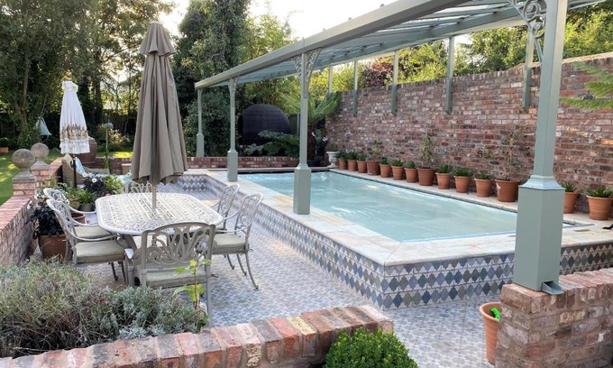 Huyton Casa | Lyndhurst - Victorian villa with heated pool
