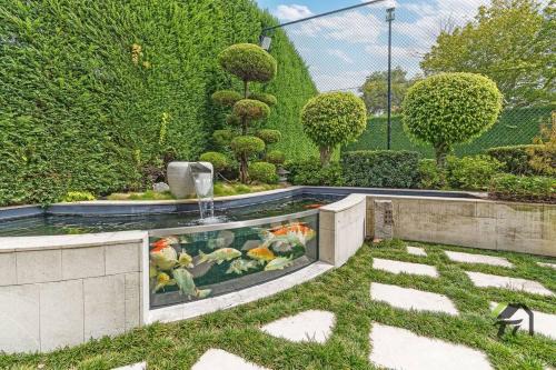 Warrawee Casa | 'Lynwood' Warrawee Manor- Koi Home