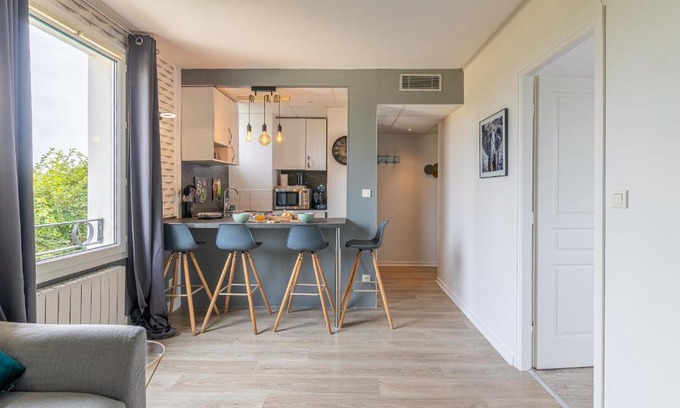 Magny-le-Hongre Apartamento | LYS - 7 Min des parcs Walt Disney- Parfait pour les familles- Arrivée Autonome - Parking & Wifi Gratuit