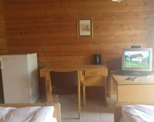 Havnbjerg Apartamento | Lyst dobbelt værelse med egen indgang og bad