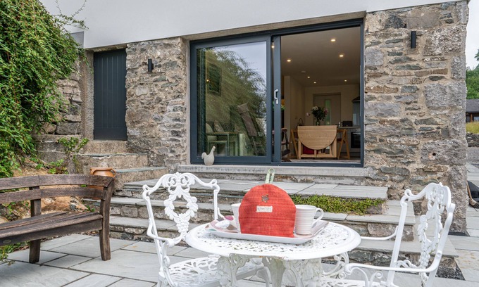 Brigsteer Cabaña | Lyth Valley View at Broom Bank - Gorgeous Views, Dog-friendly