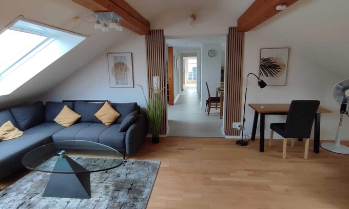 Hofheim in Unterfranken Apartamento | Möbilierte Renovierte Ferienwohnung mit Balkon