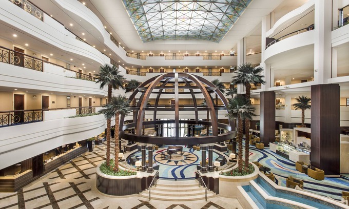 Garhoud Hotel | Mövenpick Grand Al Bustan Dubai