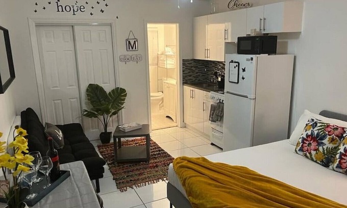 Parkside Condominio | M · Lovely Budget Studio Fully Equipped at Hollywood