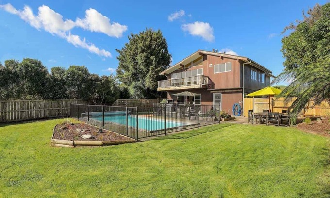 Lynmore Casa | M&M's Hotspot | Lynmore with Swimming Pool