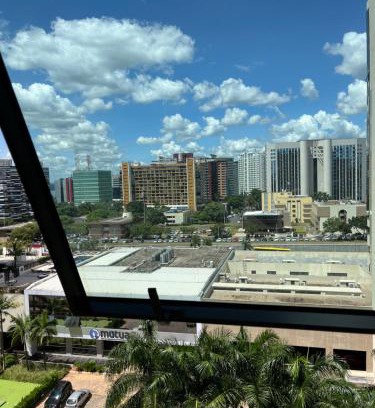Setor Hoteleiro Norte Hotel | M&V Flats - Prédio Let's Idea n 613 - 1 km Mané Garrincha - 500m Esplanada dos Ministérios - Ar condicionado - Cama queen size - Piscina - Academia