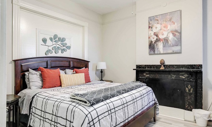 Fan District Apartamento | M1 heart of the FAN/ VCU/private parking/fenced