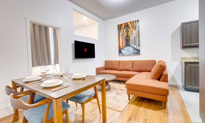 Milton Park Apartamento | M11 | Boulevard Suites: Spacious 3-BR in DT MTL 2A