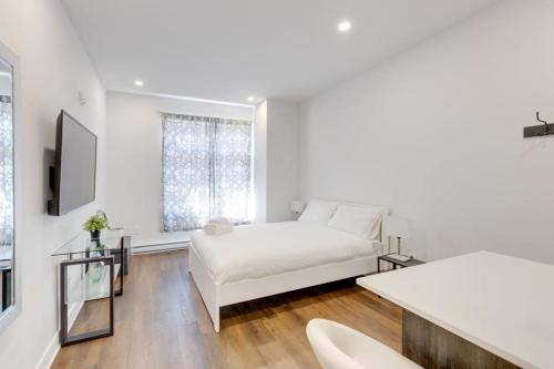 Mile End Apartamento | M11 Upscale Studio wQueen Bed AC Prime Location