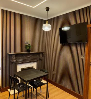 Trafford Apartamento | M16 Deluxe Studios - 3