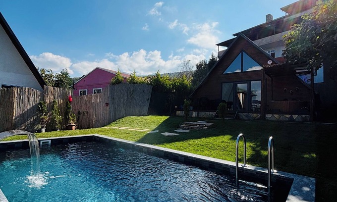 Masukiye Chalet De Esquí | Maşukiye Pink House Bungalow