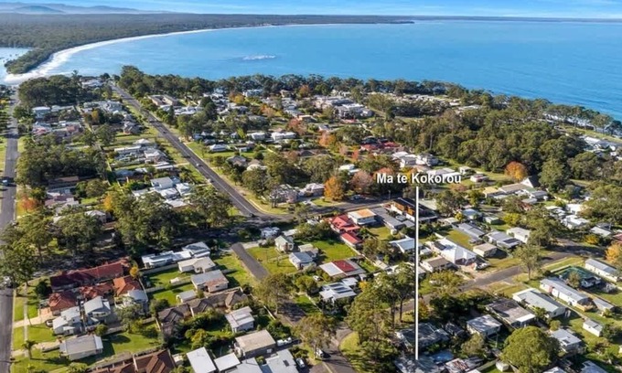 Huskisson Casa | Ma Te Kokorou - pet-friendly Huskisson pool escape