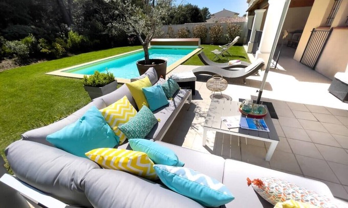 Mallemort Villa | super-pont royal 8 Pers Villa con piscina privada y climatizada.
