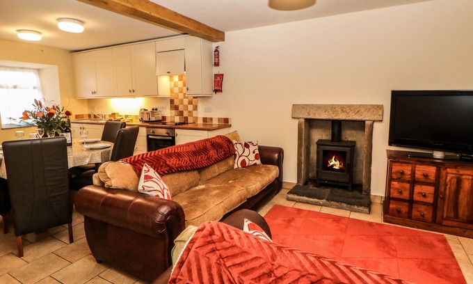 Longnor Cabaña | MABEL’S COTTAGE, family friendly, with a garden in Longnor