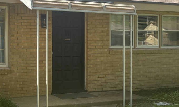 Manhattan Casa | Mac House centrally located within a short walk to KSU Sports Complex & Campus