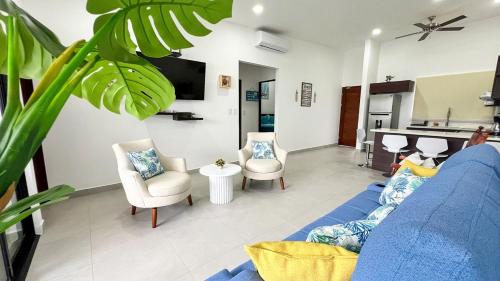 Proyecto Valle Escondido Casa | Macaw House with private pool in Arenas Herradura