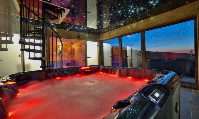 Ponice Apartamento | Maciejowe Wzgórze Domek z dwoma niezależnymi apartamentami ze SPA - Sauna, Jacuzzi, Tężnia, Izba Solna i Solankowa, Balia na wyłączność z hydromasażami