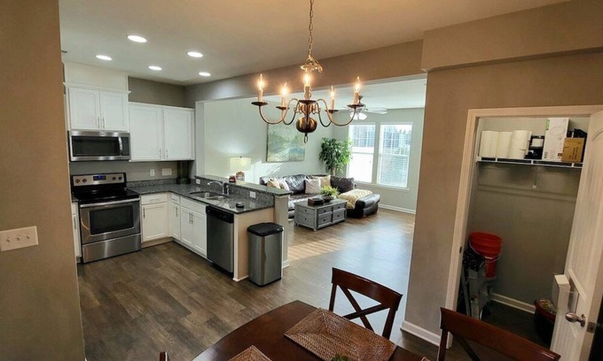 Burlington Casa | Mackintosh Townhome Retreat - 4BD/3BA