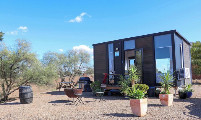 Narromine Casa | Macquarie River View by Tiny Away