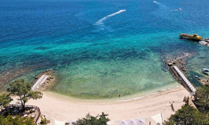 Lapu-Lapu Complejo | Mactan Newtown Beachfront Condo