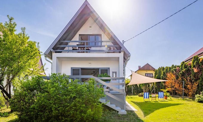 Balatonalmadi Villa | Madarász 5 Deluxe Vendégház