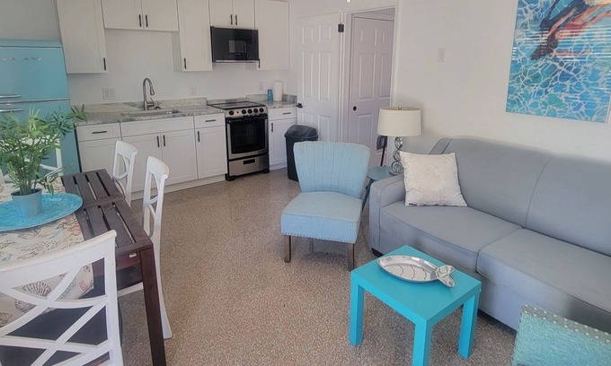 South Pinellas Community Council Villa | Madeira Beach Villa #3 1 Br / 1 Ba 4 min to Madeira Beach