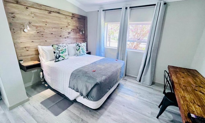 Komani Casa | Madeira Bed