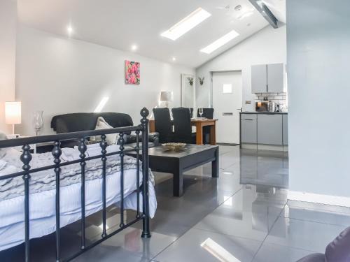 Hurst Green Casa | Madeline Cottage