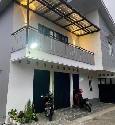 Wonosobo Casa | Madina Monochrome Homestay SYARIAH