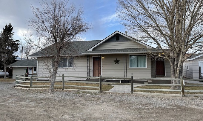 Ennis Casa | Madison Valley Getaway in Downtown Ennis, MT