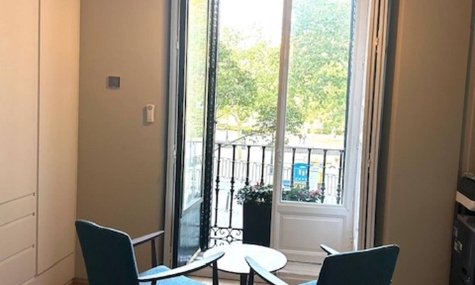 Malasaña Apartamento | Madrid Urban Getaway - 2BR Apartment