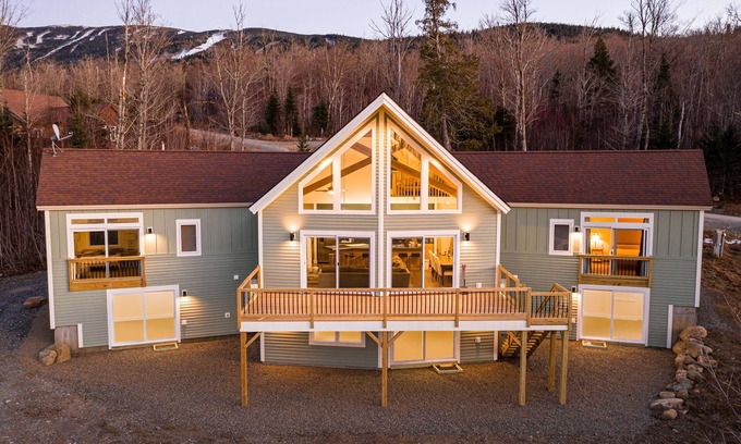 Rangeley Casa | Magalloway 57 is the largest rental home on Saddleback Mountain - 6 bedrooms, 5.5 bathrooms!
