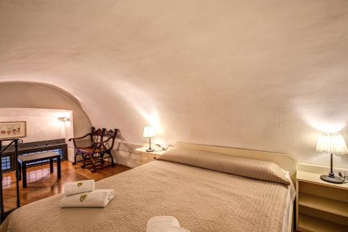 Rome City Centre Casa | Magenta Collection Specchi