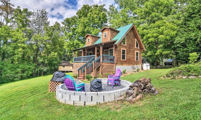 Maggie Valley Casa | Maggie Valley Family Cabin with Porch and Fire Pit!