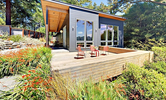 Cazadero Casa | Magic Madrone: Mid-Century Modern Home w/ Private Saltwater Hot Tub