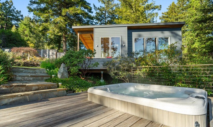 Cazadero Casa | Magic Madrone~Stylish and Cozy Hideaway w/ Stunning Redwood Views!HotTub/WiFi