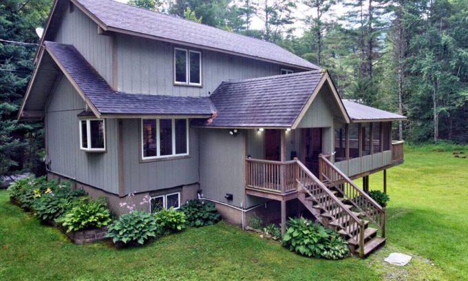 Londonderry Casa | Magic Mountain Retreat