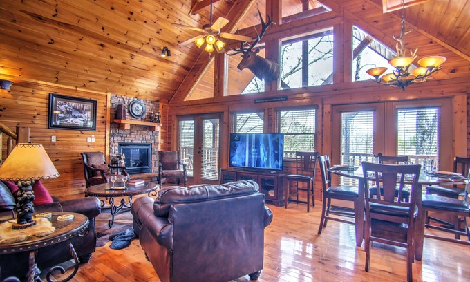 Gatlinburg Cabina | ¡Cabina de lujo "MAGIC MOUNTAIN RETREAT" con una ubicación impresionante! Wi-Fi gratis