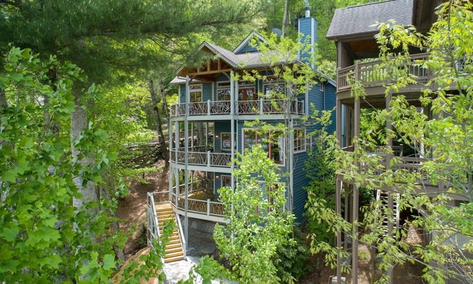 Cashiers Casa | ¡Magia en el lago Glenville! ¡Reserve para PRIMAVERA ahora en este paraíso frente al lago!